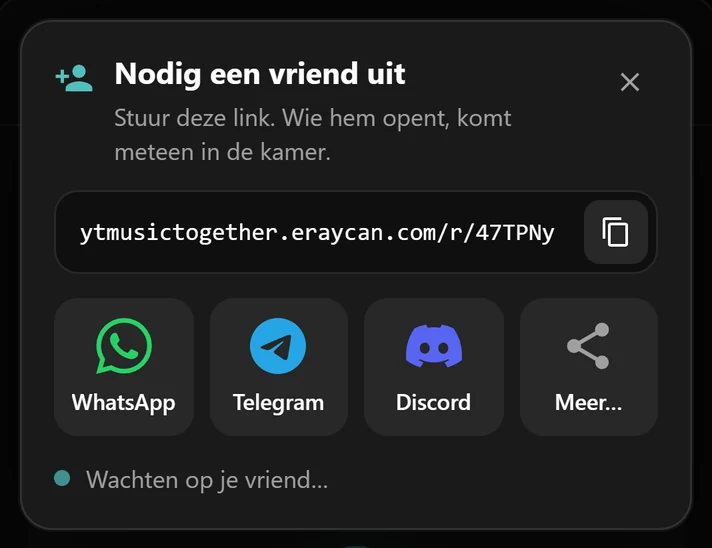 Het uitnodigingsvenster met de kamerlink en knoppen voor WhatsApp, Telegram en Discord