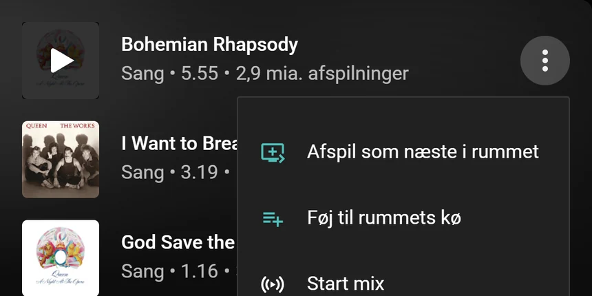 En sangmenu i YouTube Music med valgmulighederne »Afspil som næste i rummet« og »Føj til rummets kø«