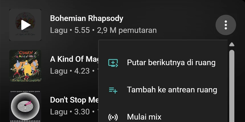Menu lagu YouTube Music dengan opsi Putar berikutnya di ruang dan Tambah ke antrean ruang