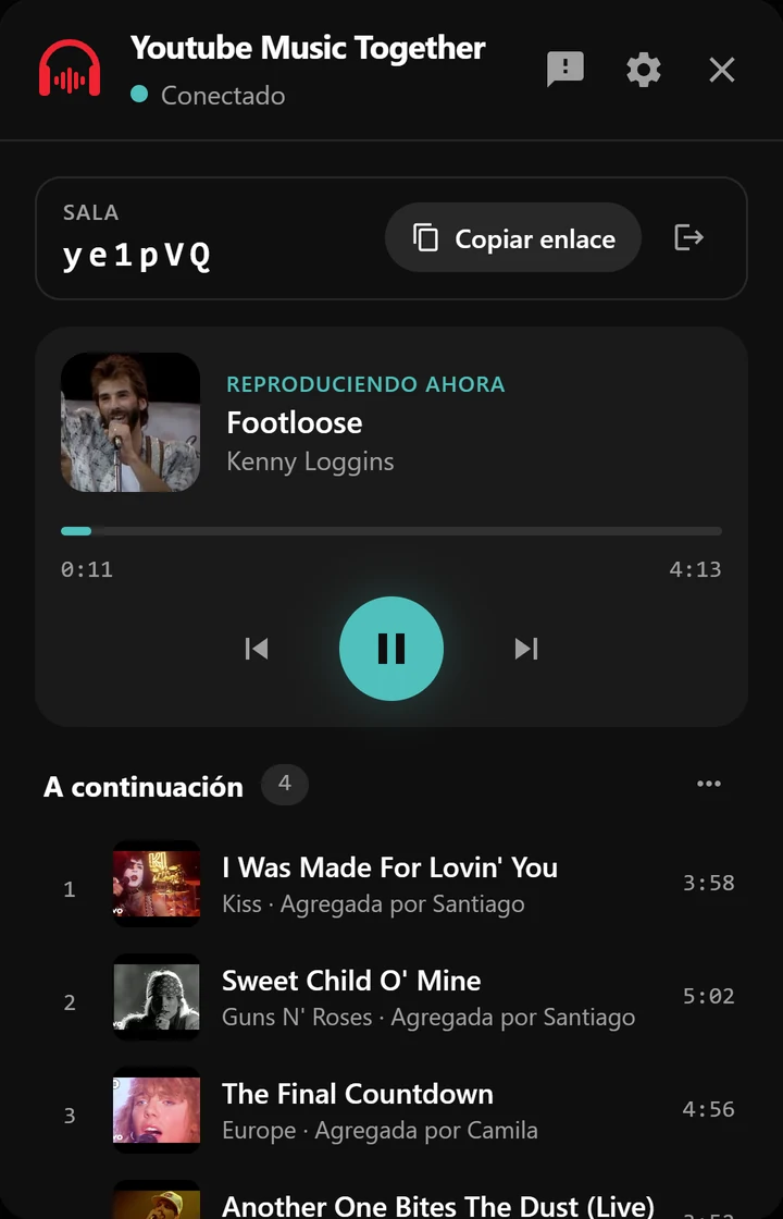 El panel de la sala con la canción que se está reproduciendo y la fila