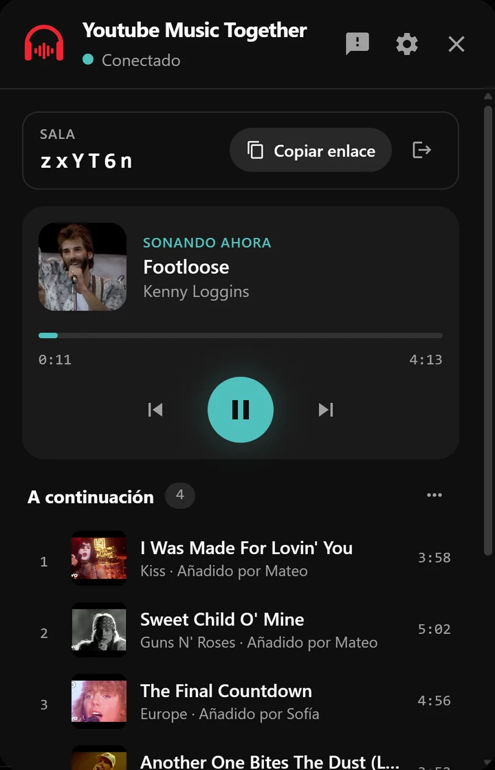 El panel de la sala con la canción que suena y la cola