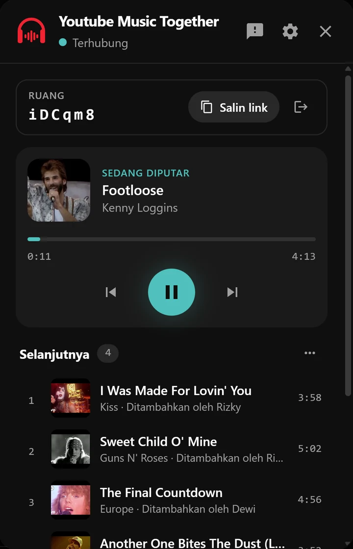Panel ruang yang menampilkan lagu yang diputar dan antreannya